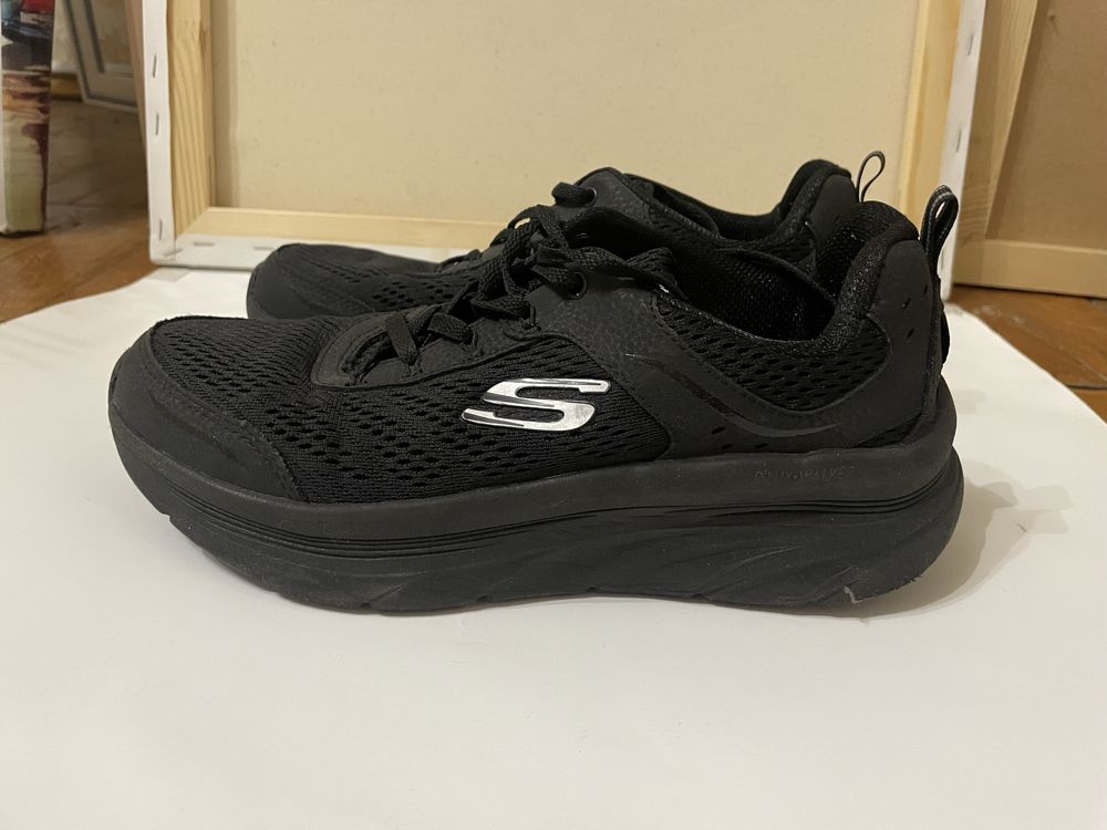 Кросівки Sketchers relaxed fit memory foam 39