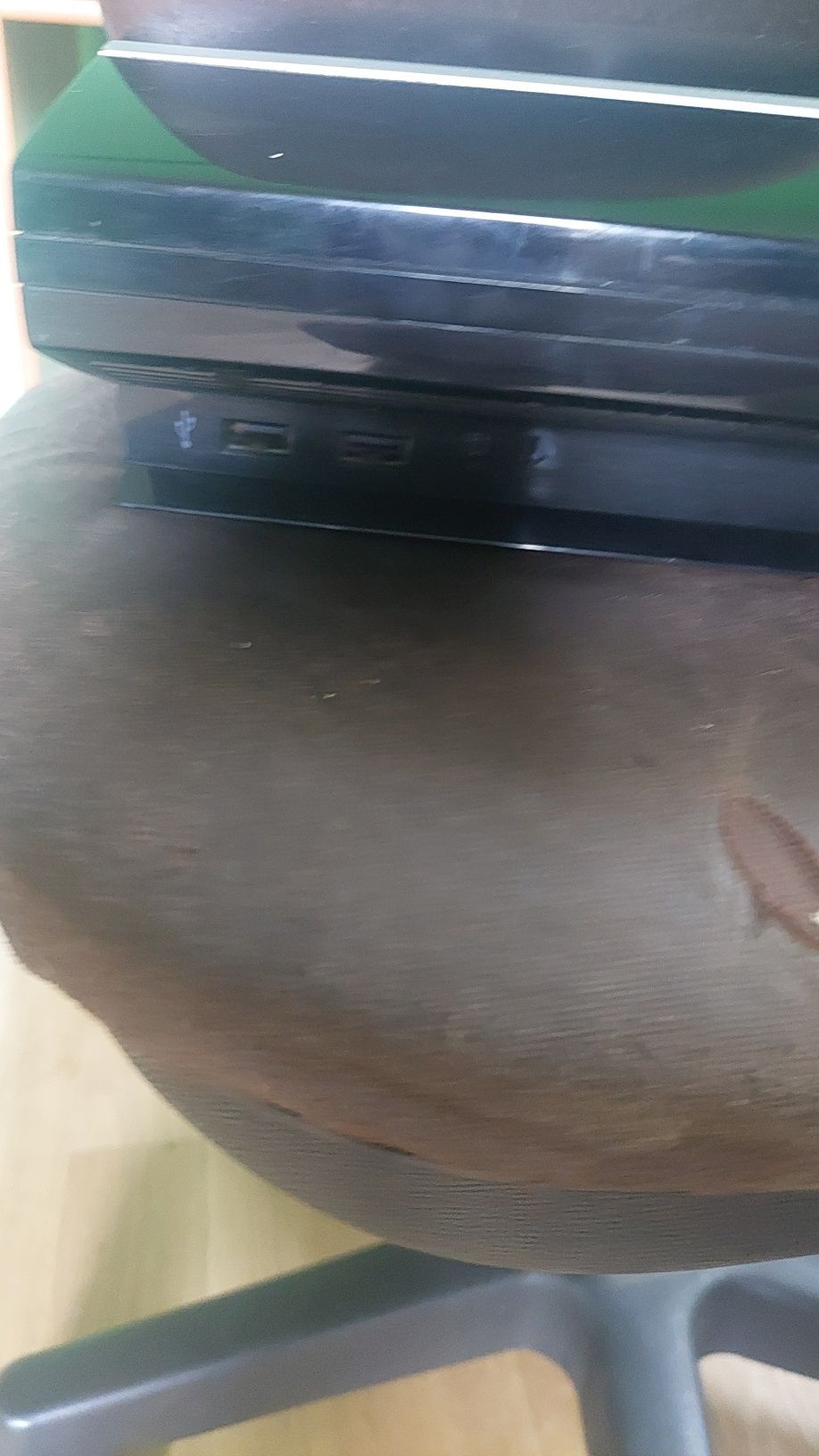 Ps3 z kablem zasilającym i HDMI