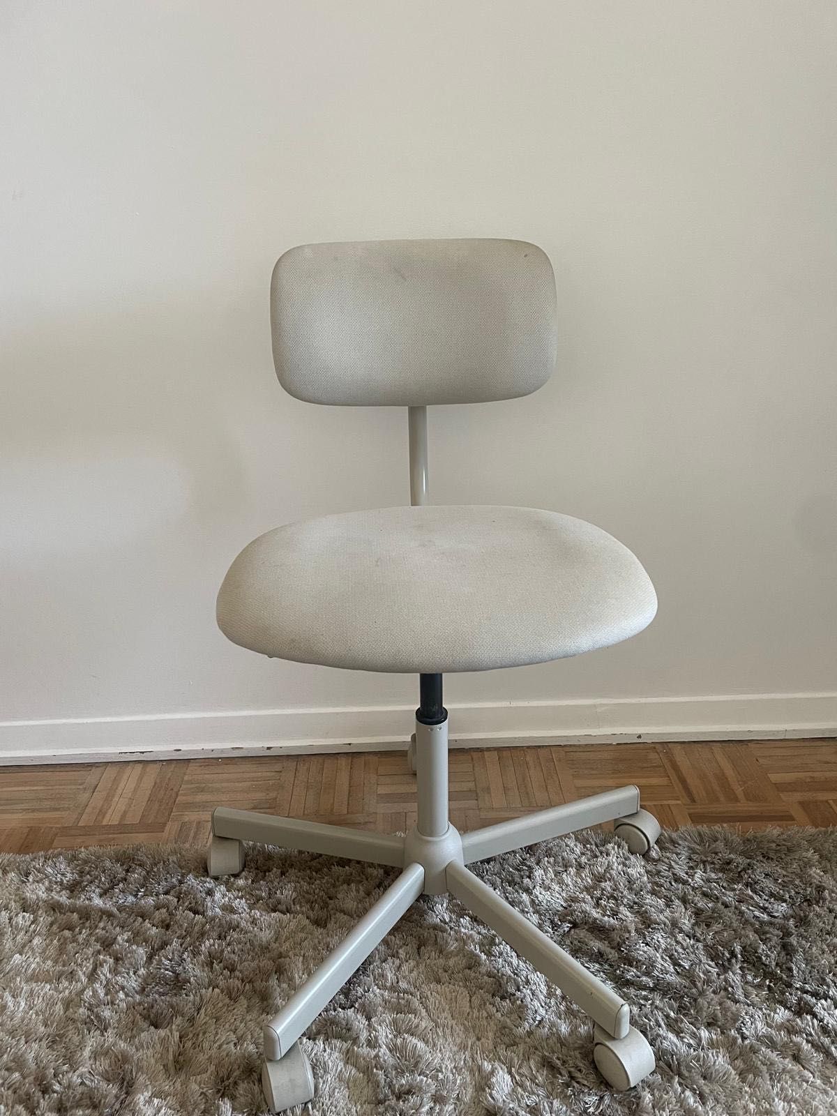 Cadeira giratória BLECKBERGET  IKEA (bege)