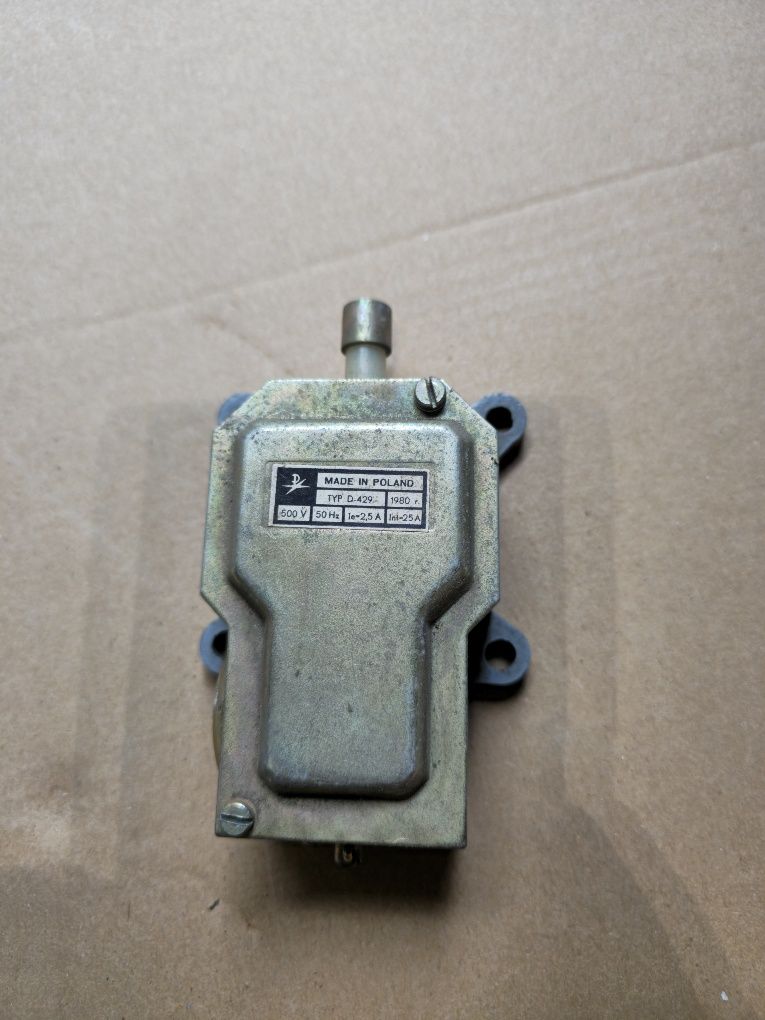 Wyłącznik krańcowy D-429 NOWY 500V Polska produkcja
