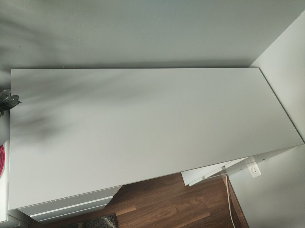 Białe biurko komputerowe z szufladami 130x51cm