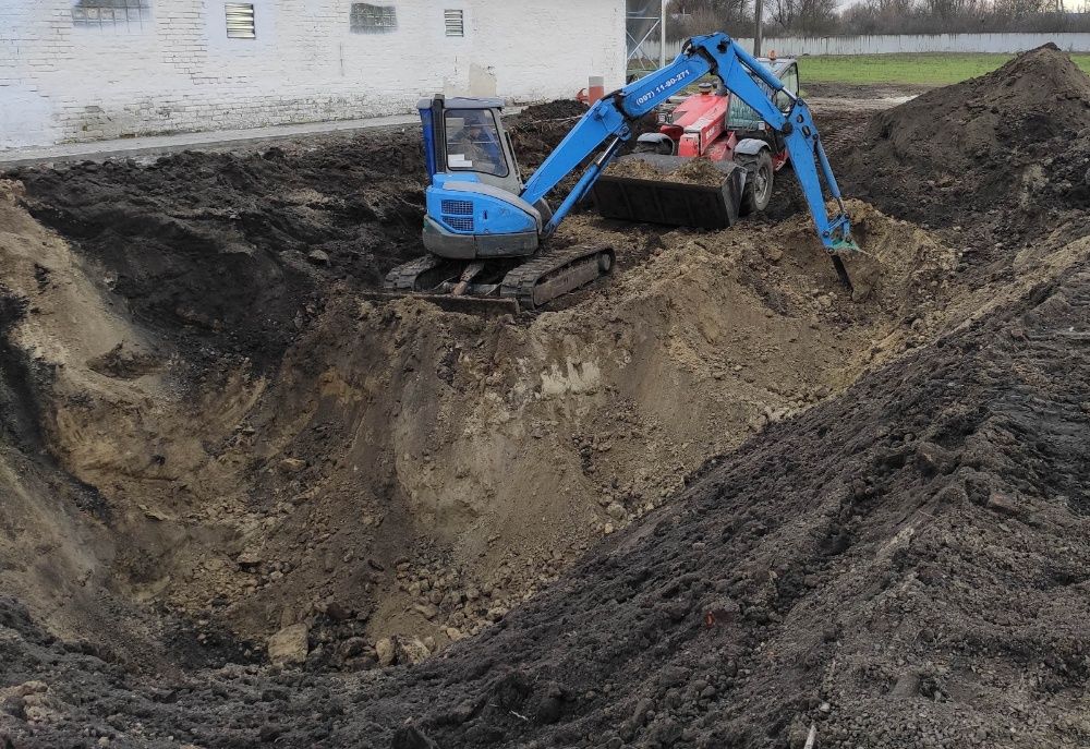 Чистимо берег від комишу, копаємо ставки, заходи для човнів,  катерів