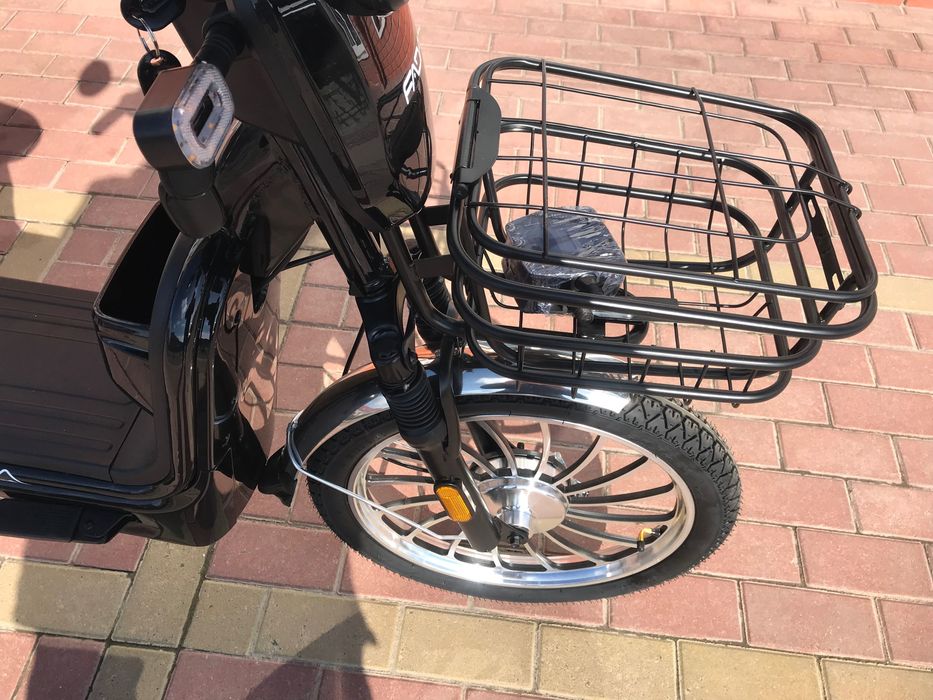 Електроскутер електровелосипед  fads