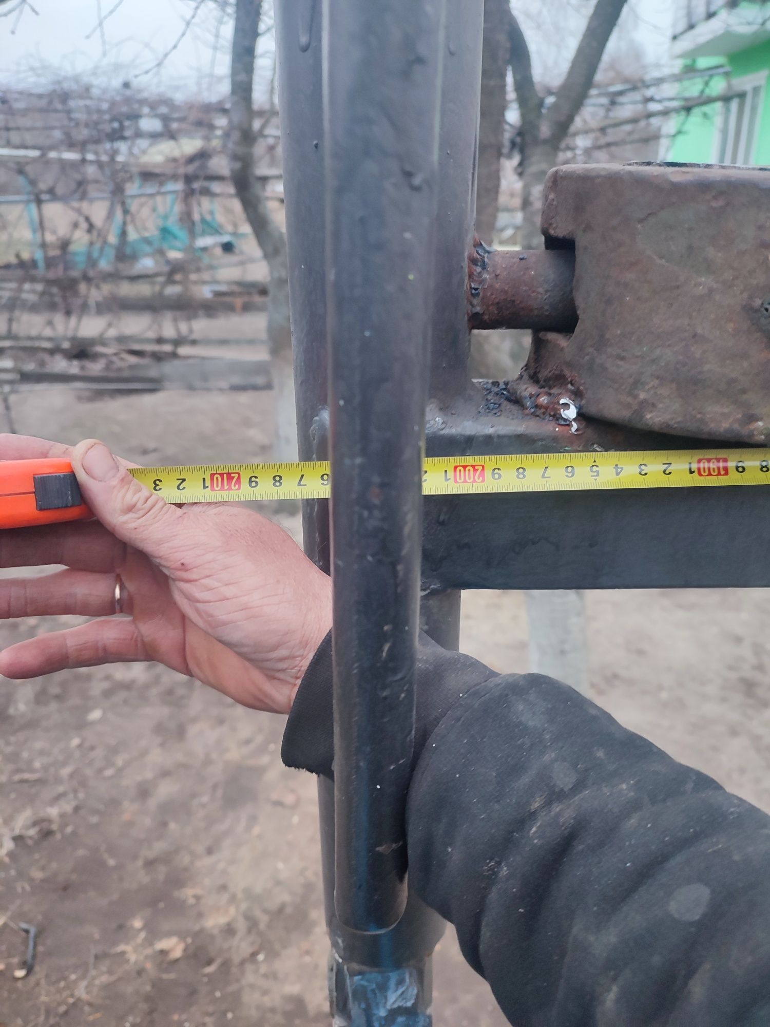 Дровокол колун инерційний.
