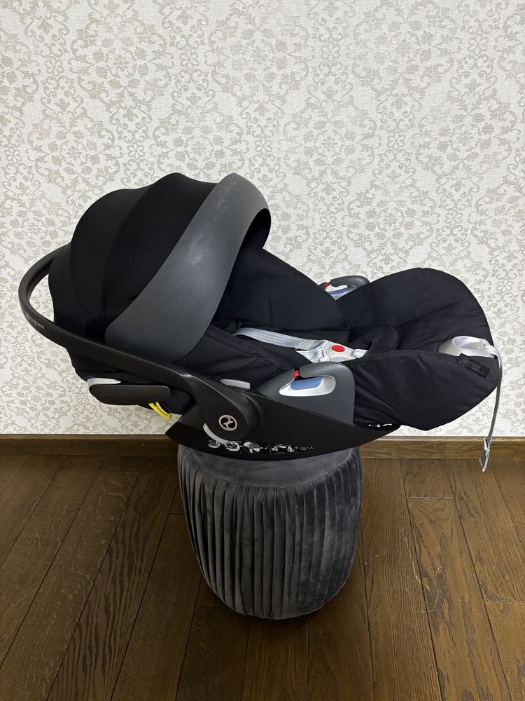 Автокрісло Cybex Cloud Z і-Size Deep Black(чорне)