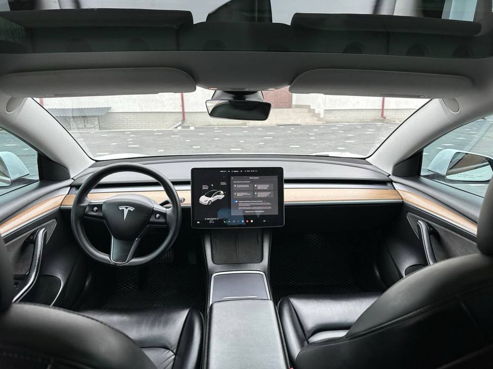 Tesla model 3 (2021)