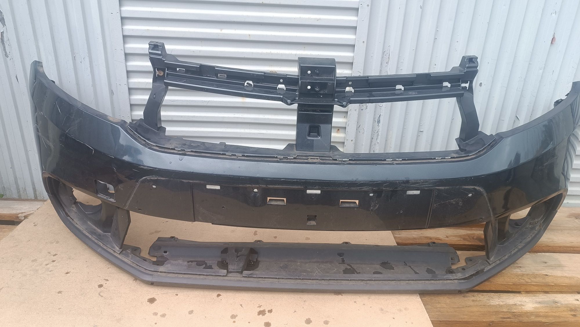 Vendo parachoque de frente Dacia Sandero ano 2014/15