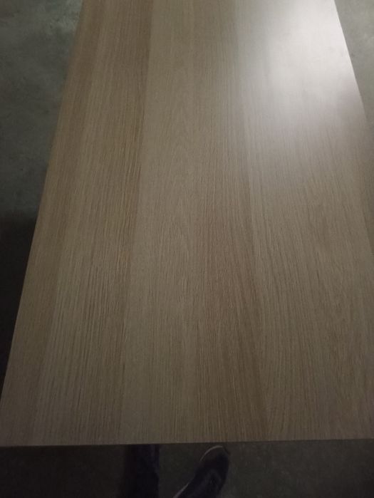 Mesa IKEA sem marcas de uso