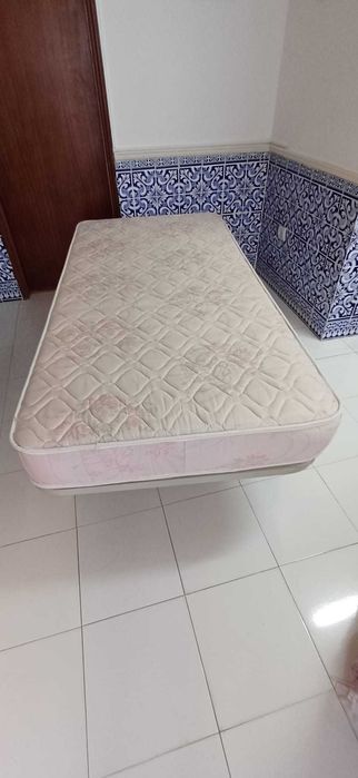 Cama individual sommier com colchão
