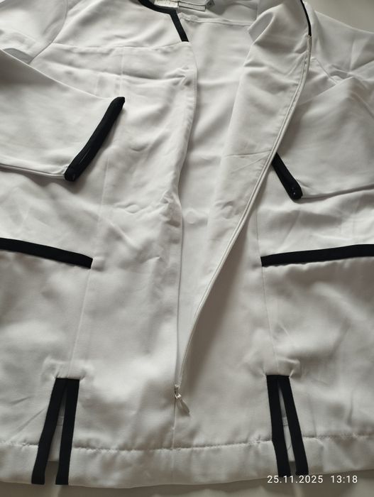 Медична куртка,розмір 12.Нова.