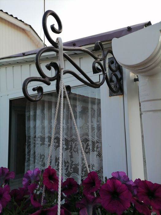 Ковані підвіски для вазонів