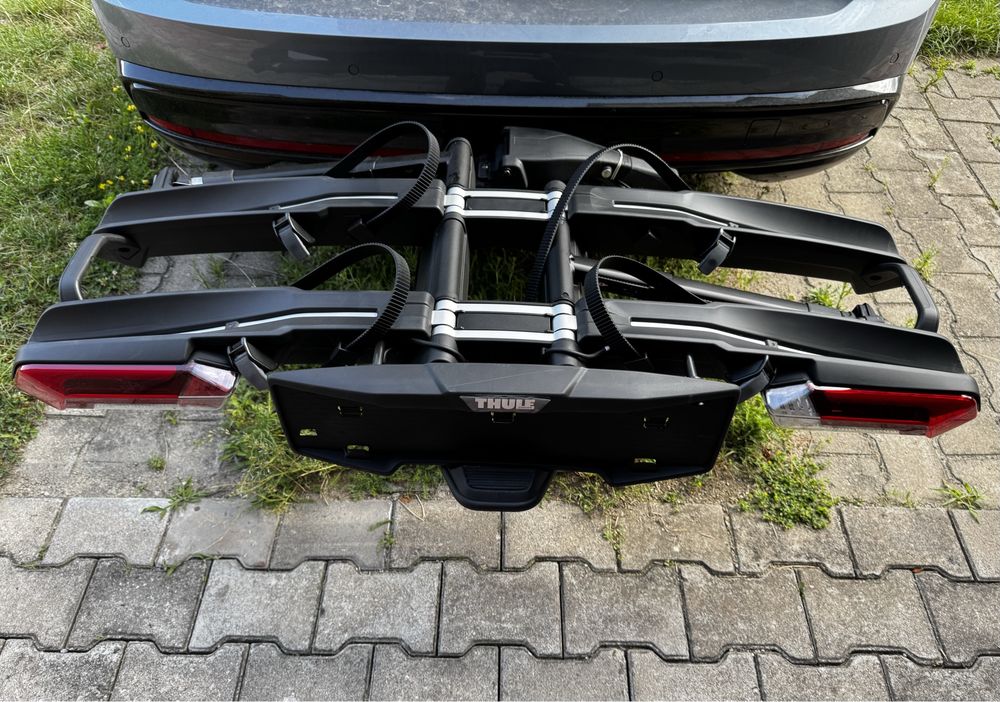 Jak nowy bagażnik rowerowy platforma Thule Epos 978100 na 2 rowery