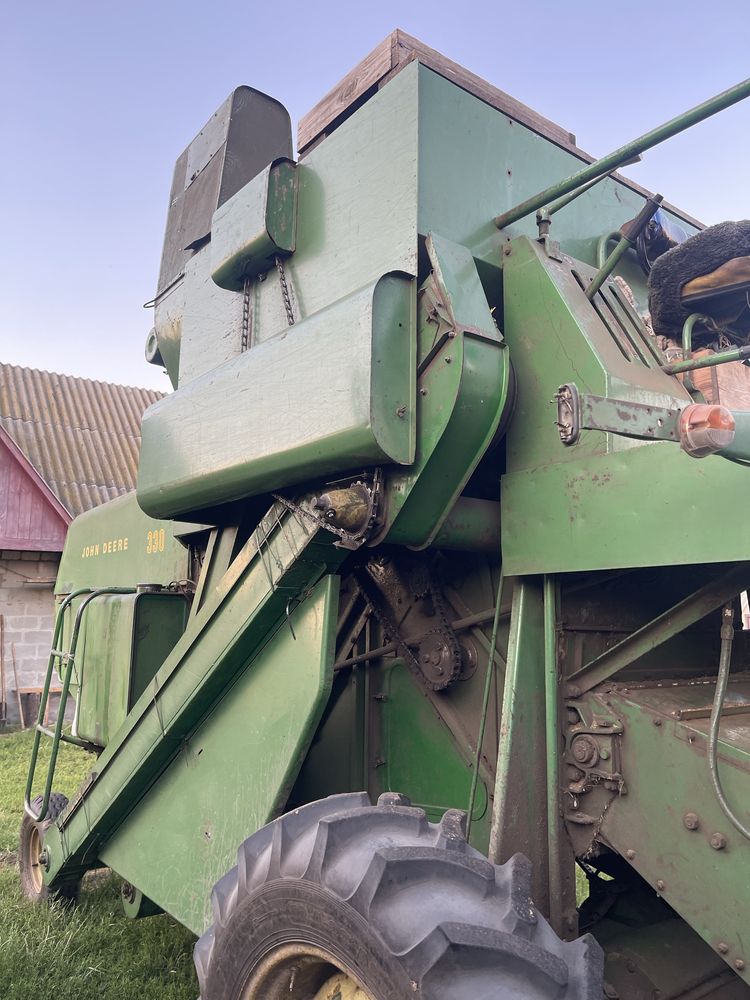 Комбайн John Deere 330