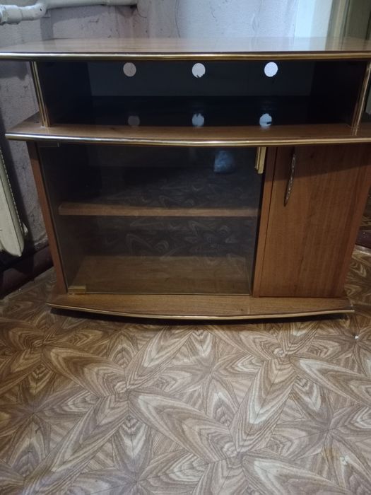 Продается тумба под телевизор