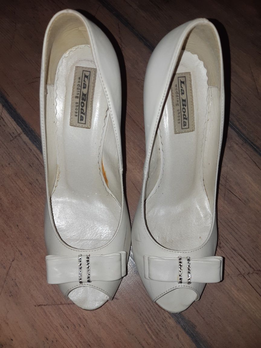 Sprzedam buty ślubne szpilki La Boda, skórzane r. 39