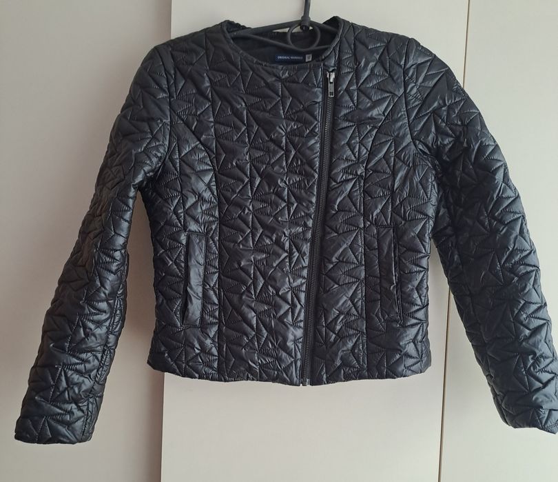 Стильна чорна куртка