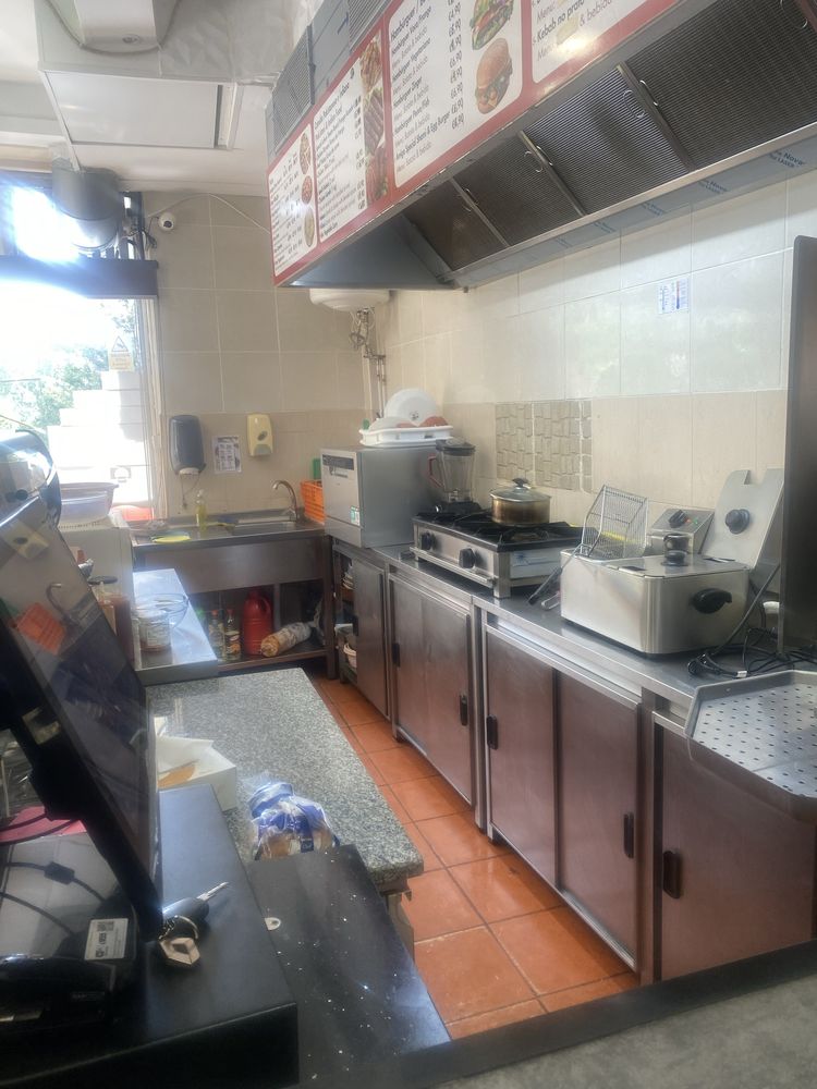 vende doner kebab e restaurante no coração do Cacem (perto da estação)