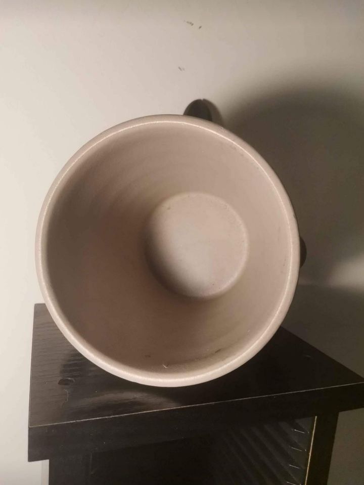 Vaso em cerâmica pintado à mão