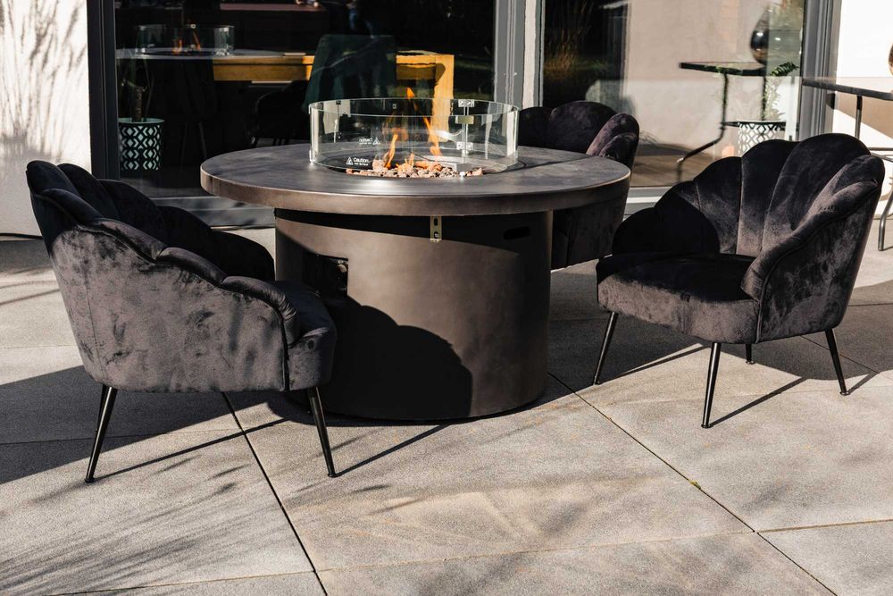 Stół ogrodowy z wbudowanym ogrzewaczem gazowym zewnętrzny