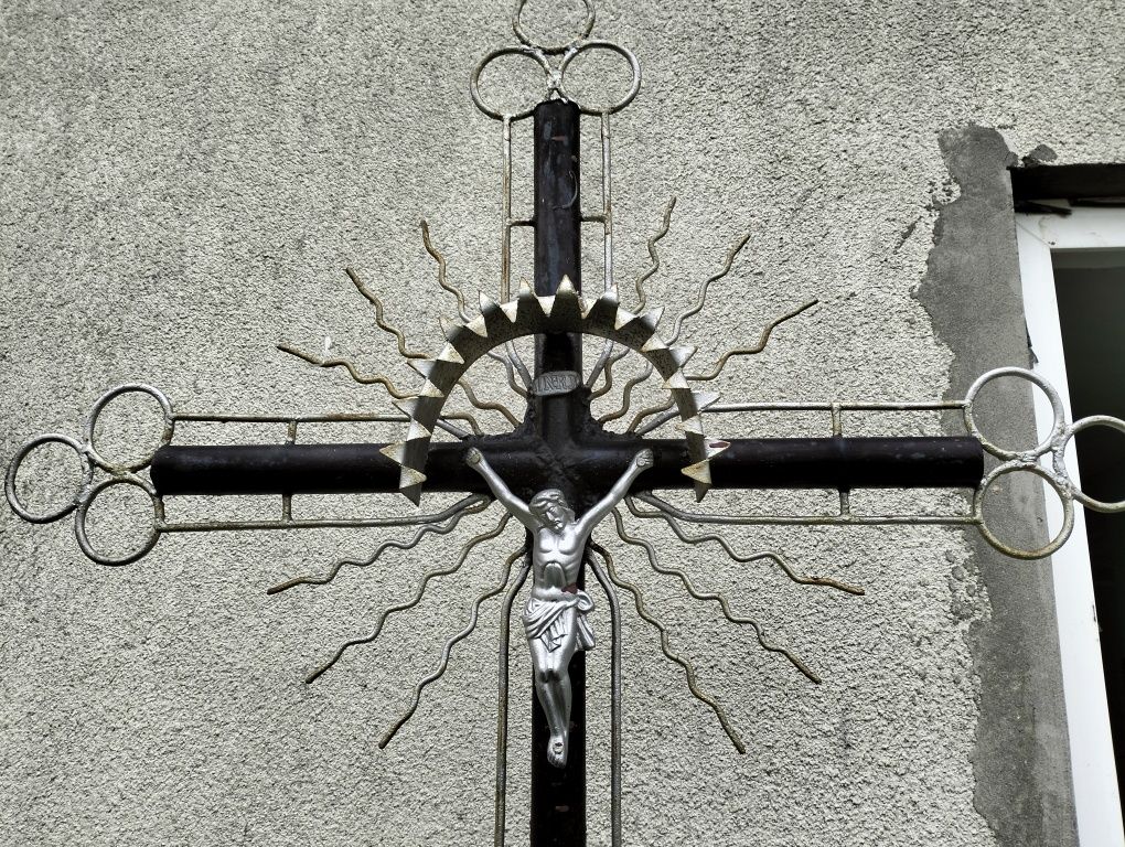 Stary Krzyż metalowy kuty Pan Jezus kapliczka nagrobny krucyfiks PRL