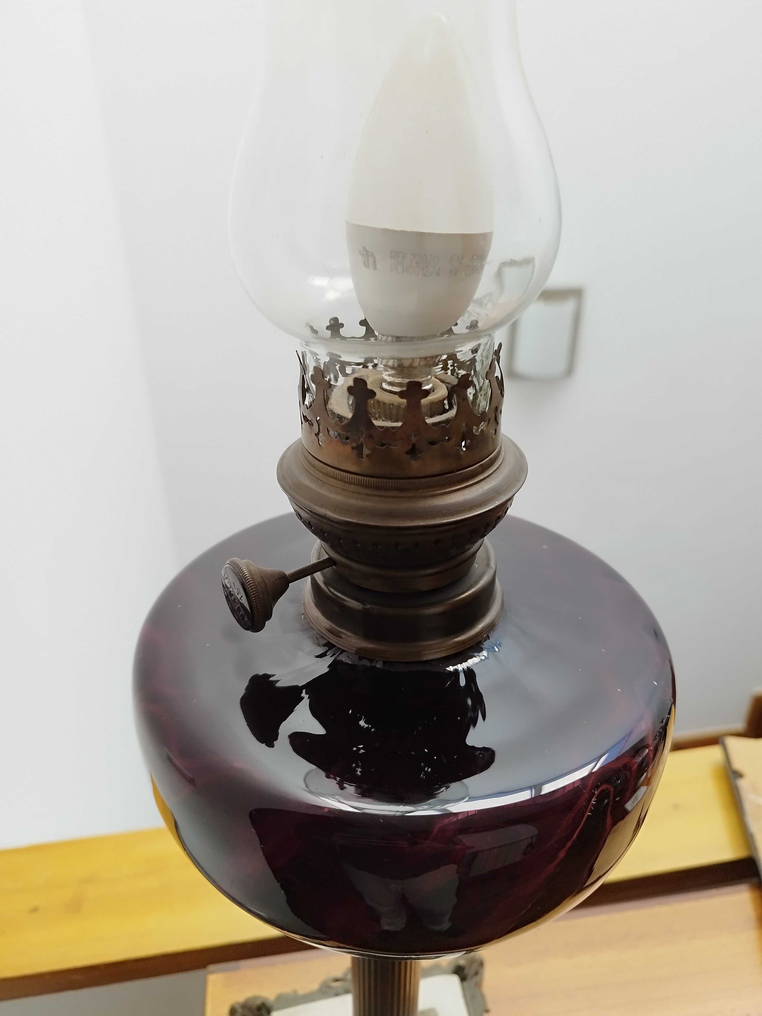 Candeeiro de petróleo ao estilo arte nova.