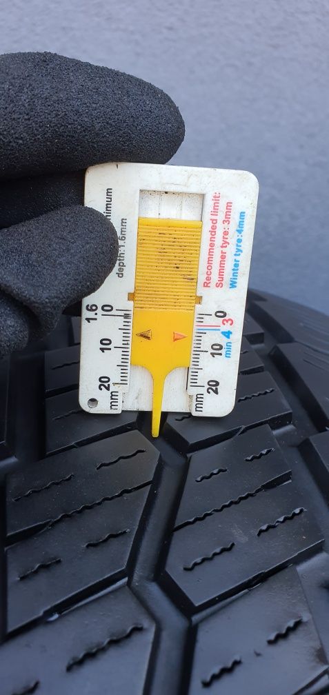 215/60/17C Gripmax