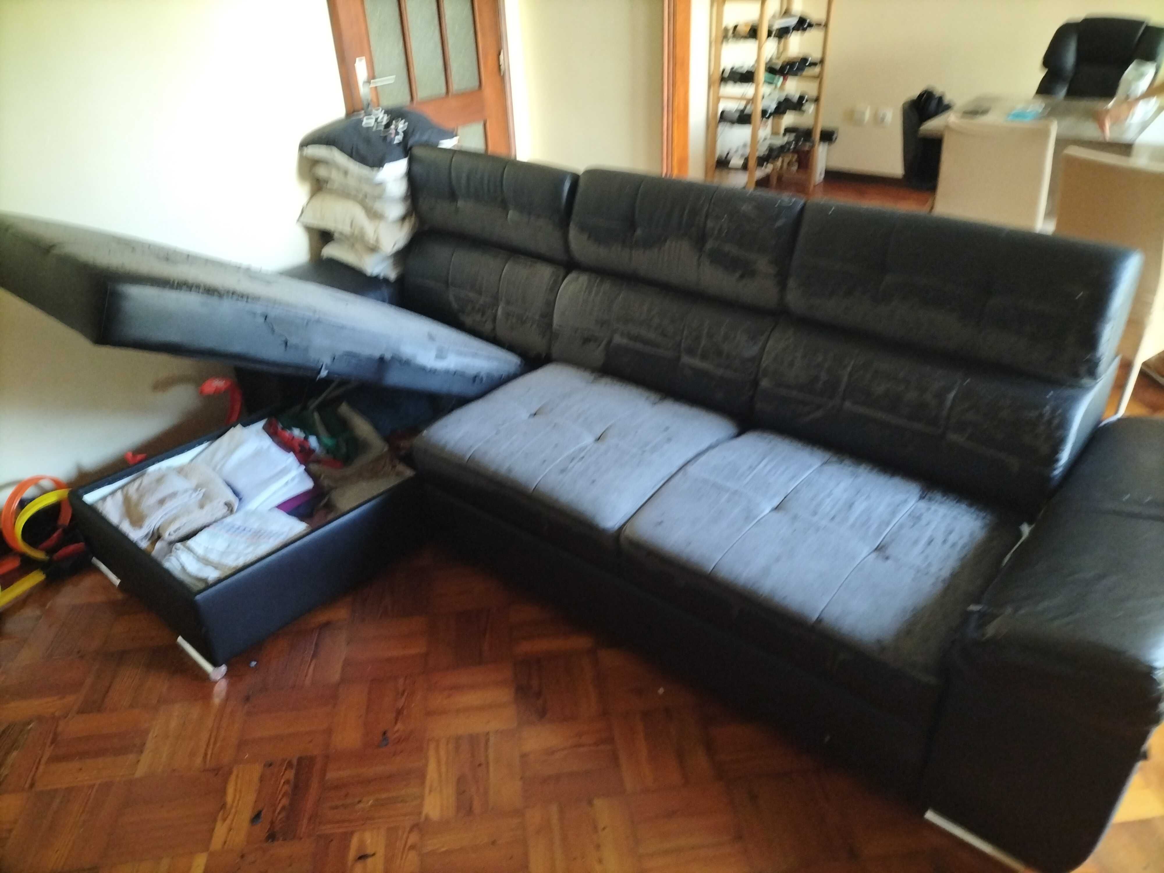 Sofá cama com  chaiselong  em polipele