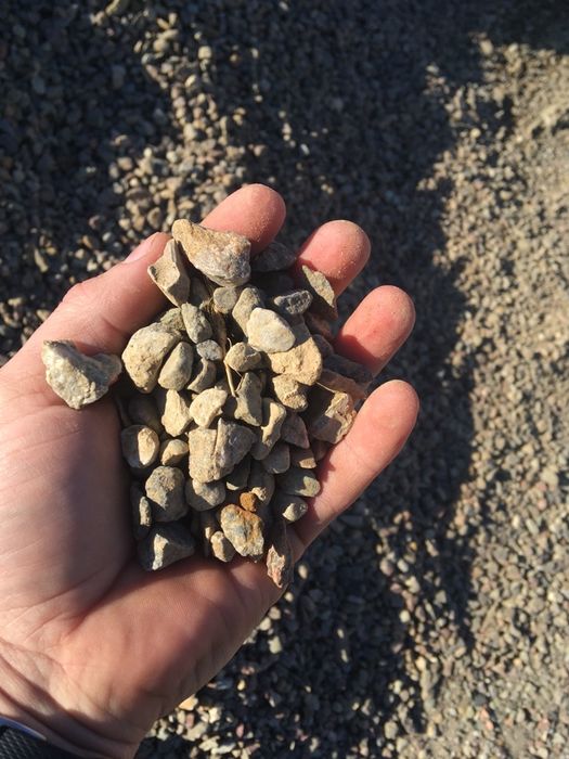 Ziemia przesiewana, tłuczeń,  piasek płukany, zasypowy, kamyki