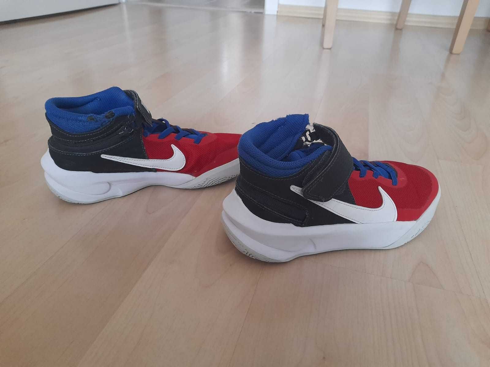 Adidasy Nike Hustle chłopięce roz 33,5