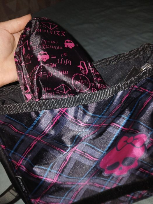 Продам крутую сумку эмо Monster High