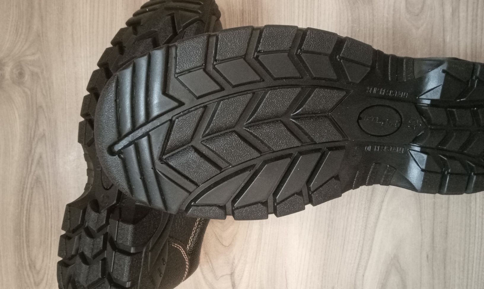 Robocze buty r.42 Art Master nowe