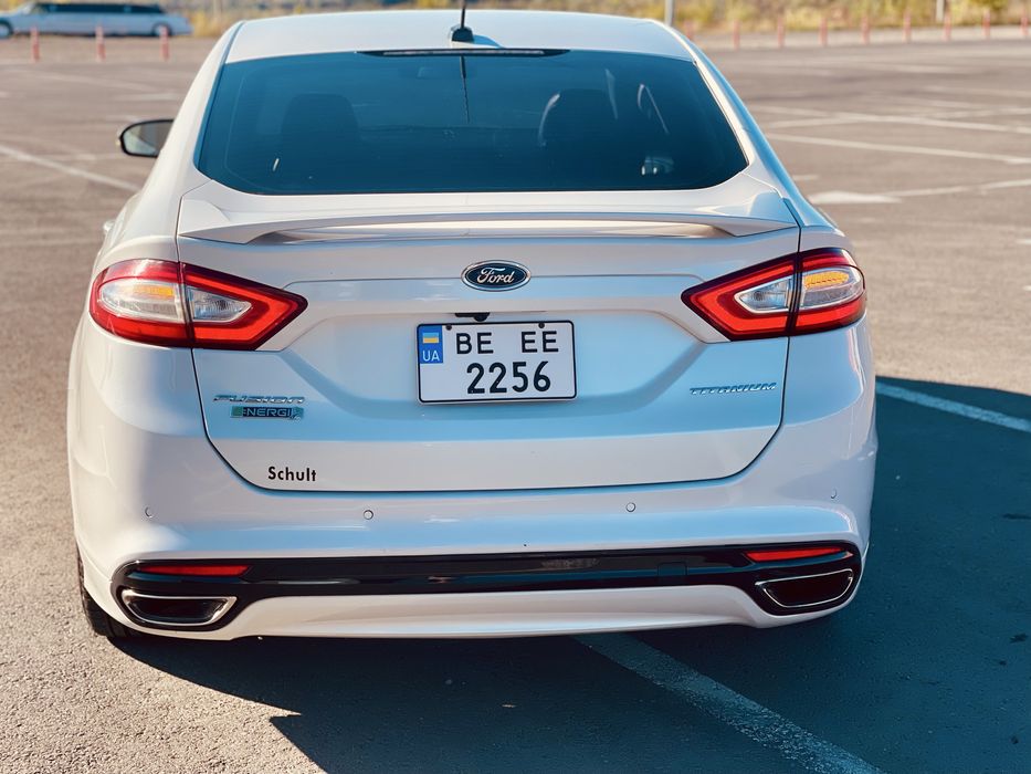 Ford Fusion Titanium  Energy plugin hybrid