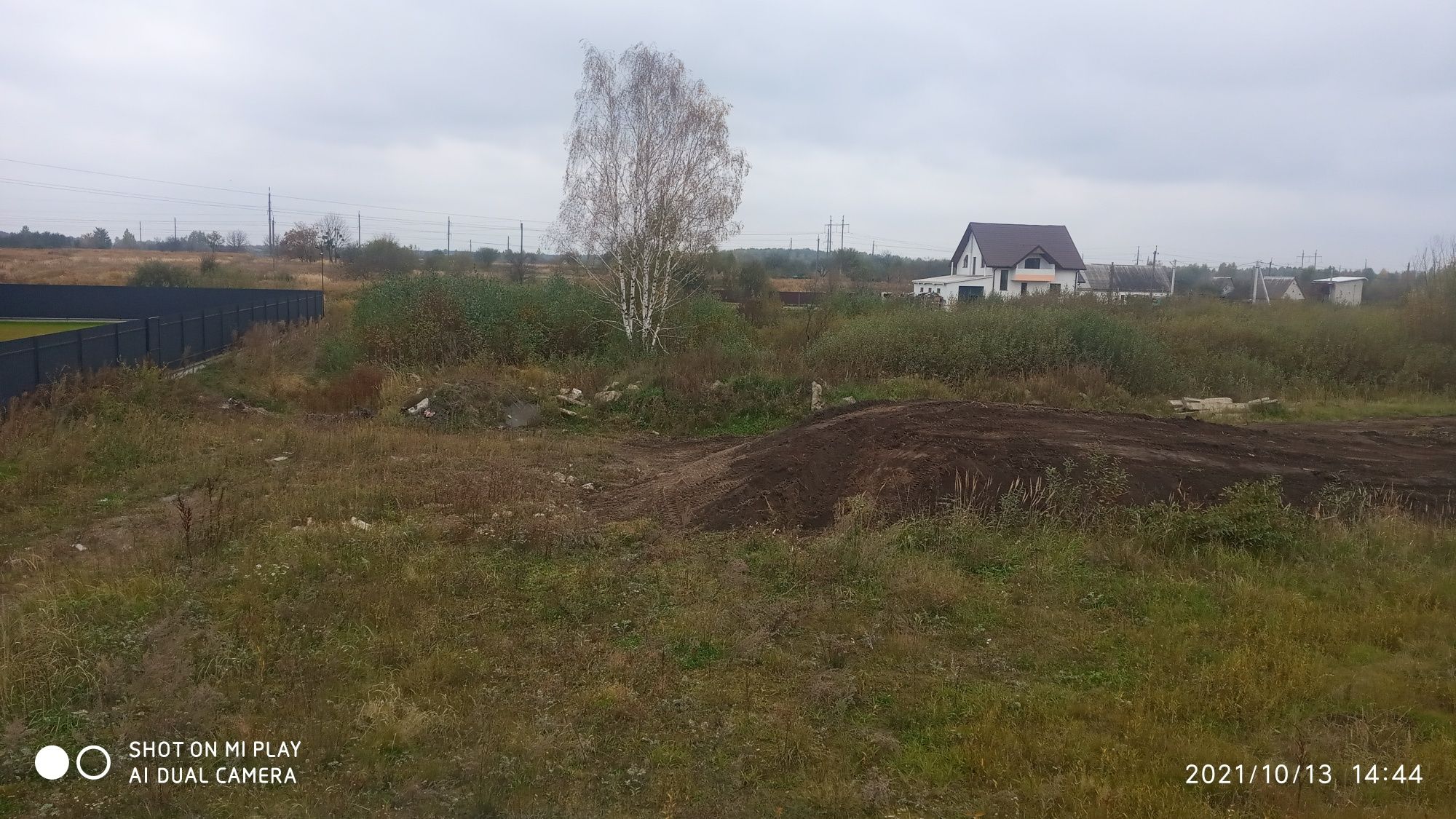 Ділянка вимощена. 30метрів до асфальтової вулиці