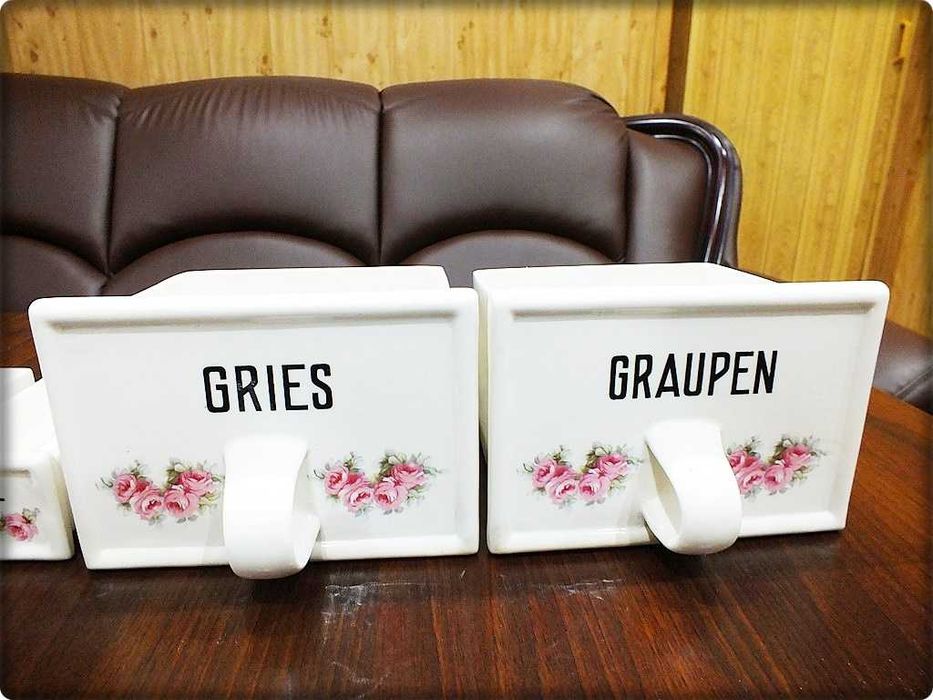 Zestaw Stare pojemniki kuchenne porcelana Roesler na przyprawy z PRL