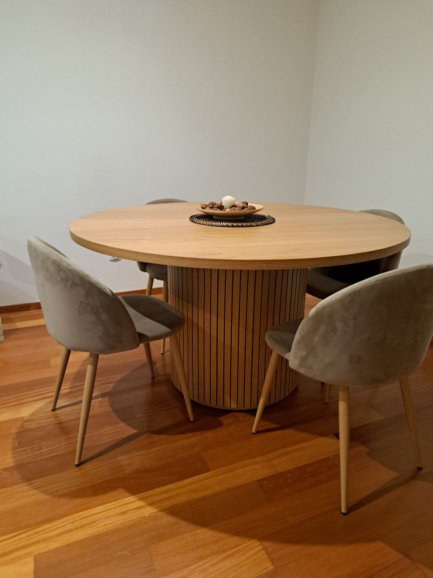 Mesa de sala jantar em carvalho 140cm diâmetro