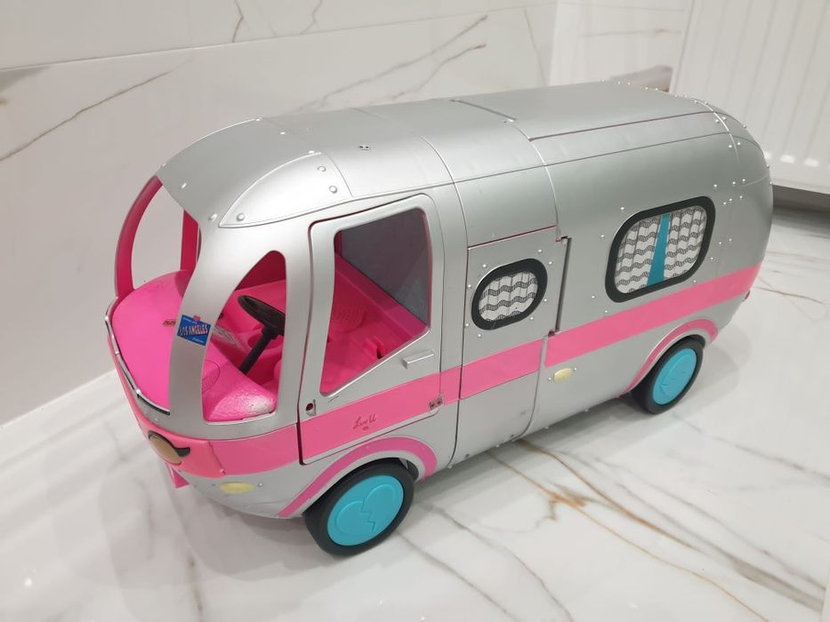 Camper LoL Surprise z dużymi i małymi lalkami lol i akcesoria