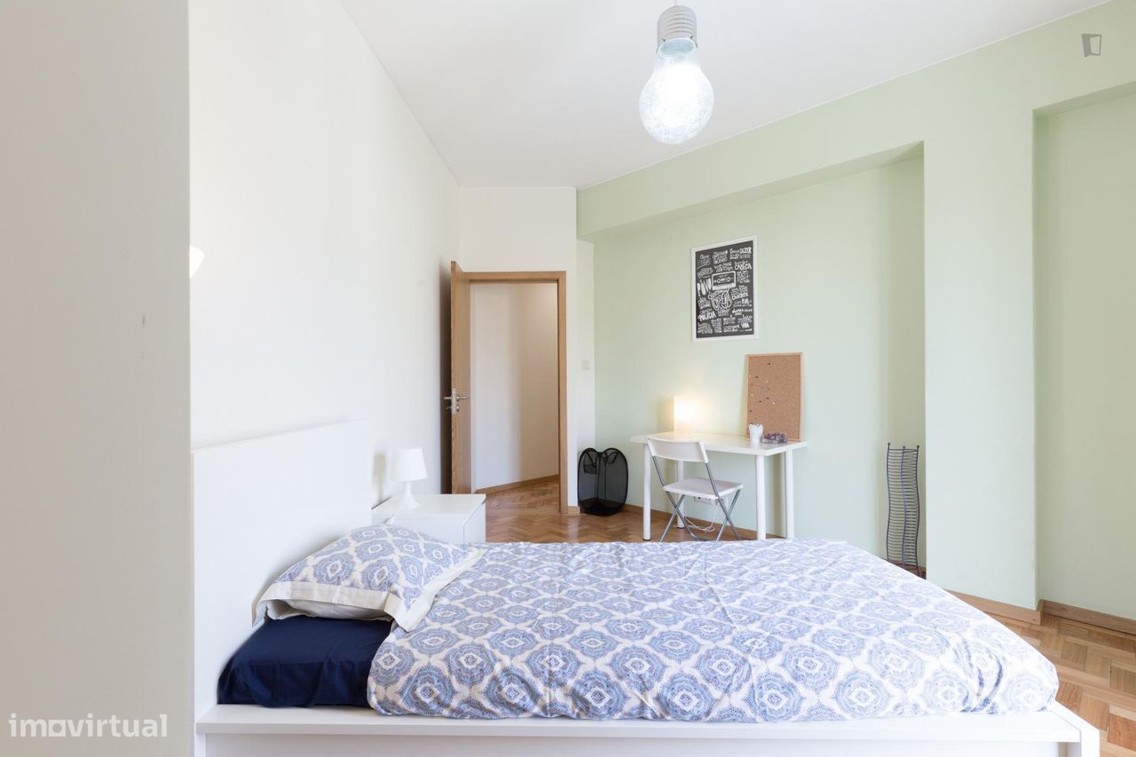 69733 - Quarto com cama de solteiro, com...
