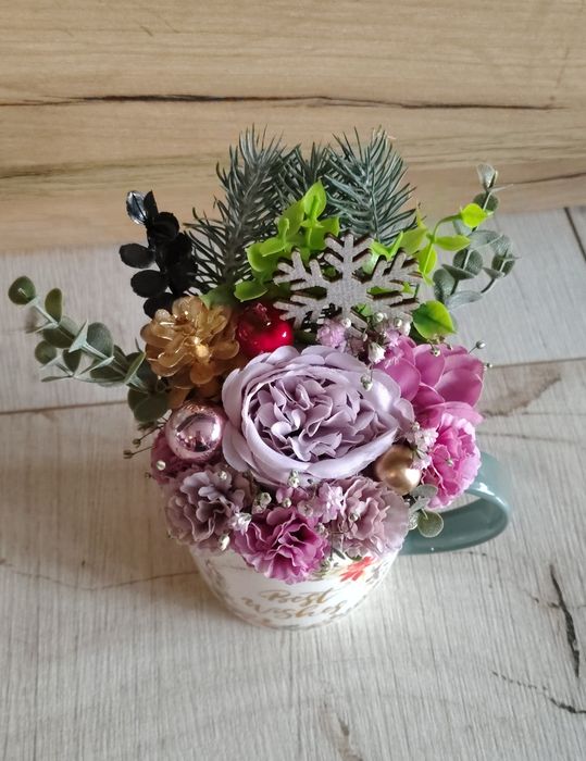 Bukiet świąteczny w kubku.