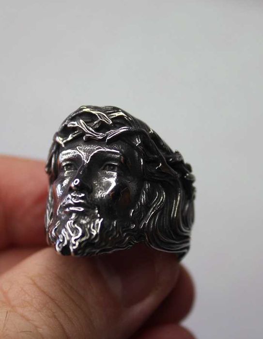 Anel em aço com rosto de Cristo