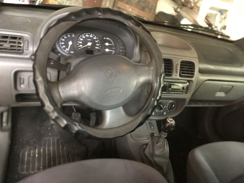 Renault clio 1.2 gasolina dua portas