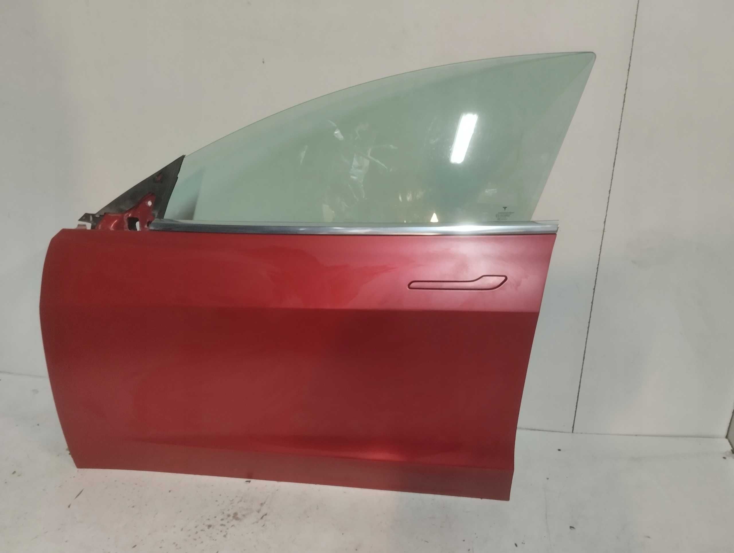 Tesla Model 3 двері передні задні рест дорест