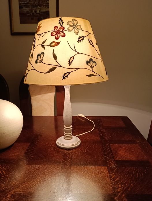 Candeeiro de mesa 58cm altura e 38cm diâmetro