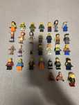 mieszane figurki lego w różnym stanie