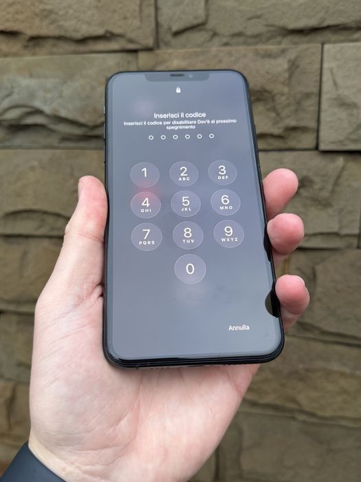 iPhone 11 Pro Max Midnight Green заблокирован