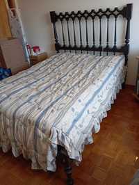 Cama de casal de madeira