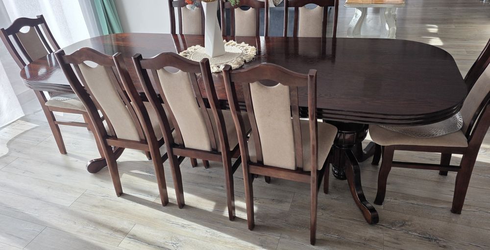 Stół plus 8 krzeseł