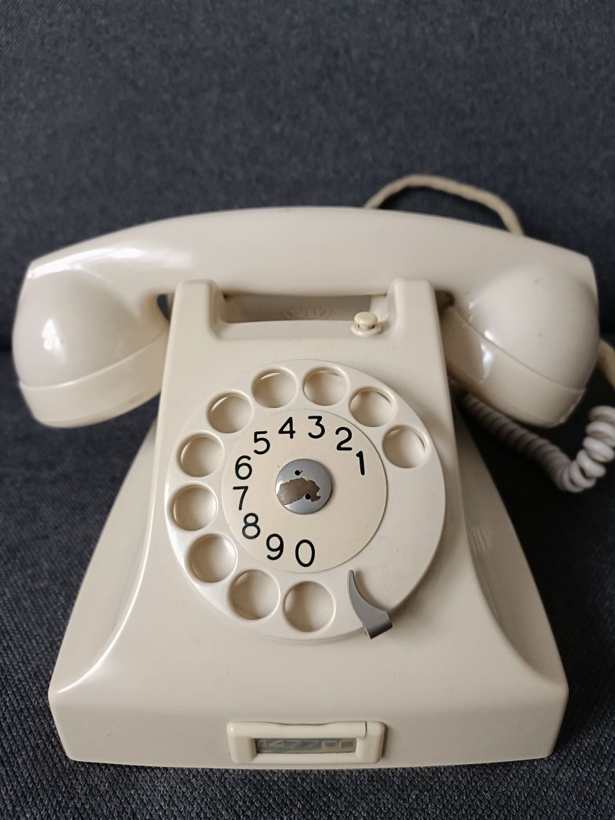 Telefon z bakelitu Ericsson 61 rok