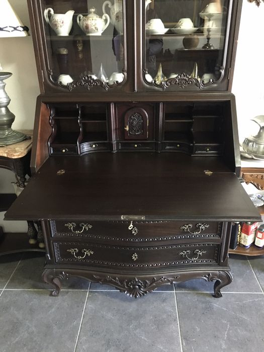 Móvel muito antigo, como novo.