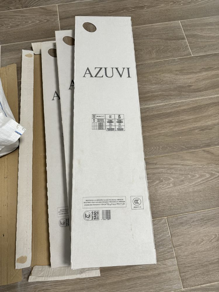 Продам плитку на пол Rovere Azuvi 22,5*90см. Новая в упаковке.