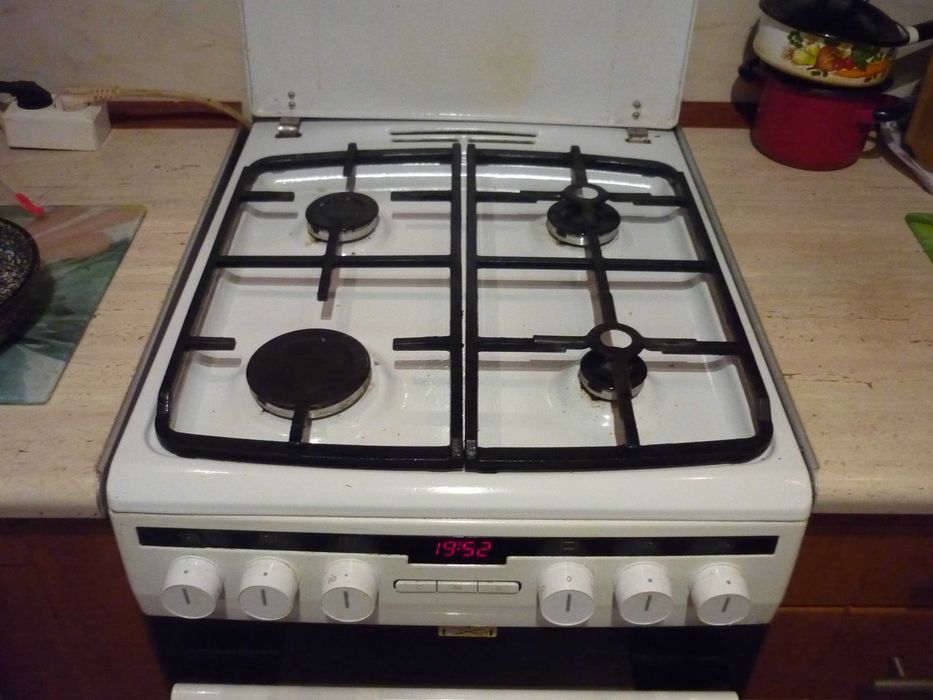 sprzedam kuchenkę gazowo-elektryczną szer 60 cm